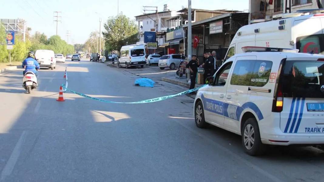 Adana’da Yolun Karşısına Geçmek İsterken Canından Oldu! 1